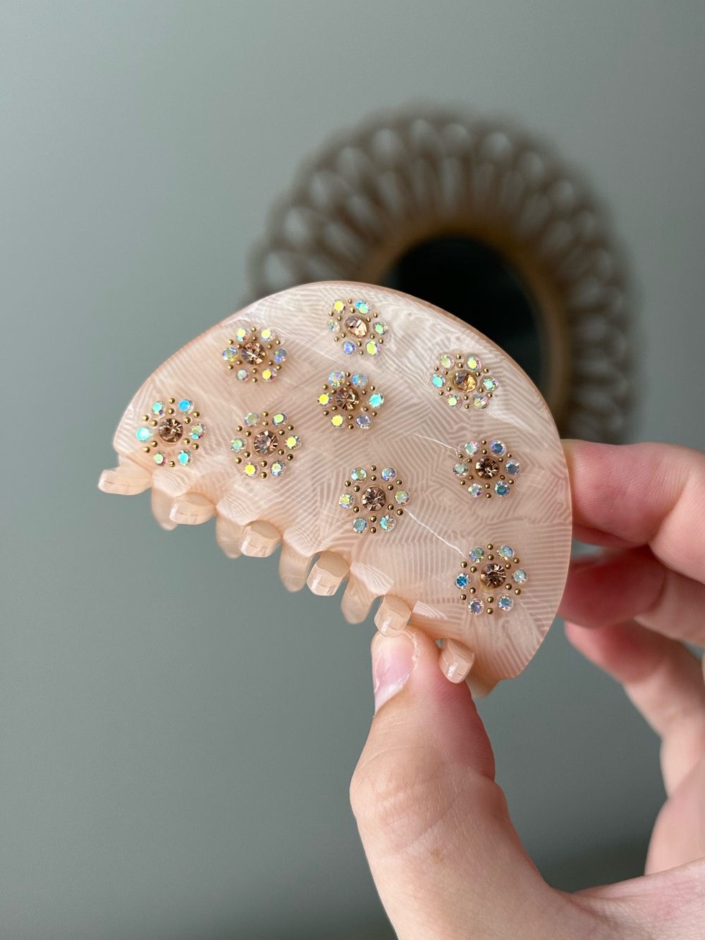 luna clip in peach